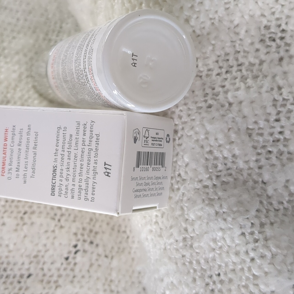 First Aid Beauty 0.3% Retinol Complex Serum with Peptides, 30ml/1.0fl oz - Picture 4 of 10